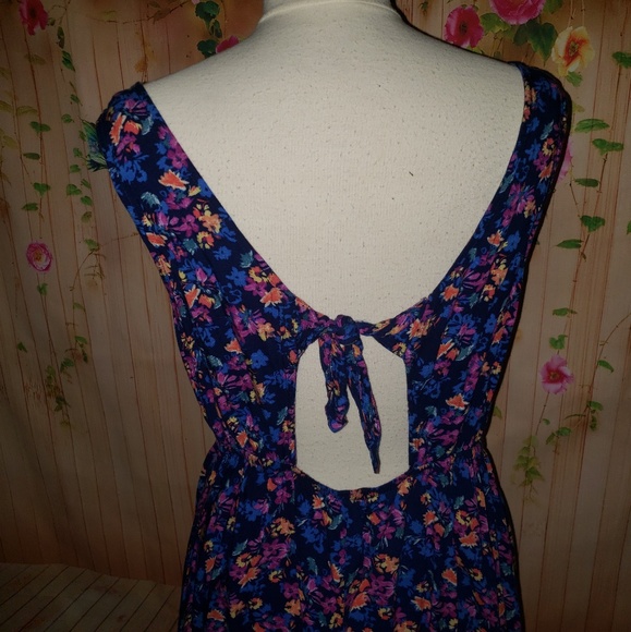 Forever 21 foral dress - Picture 3 of 5